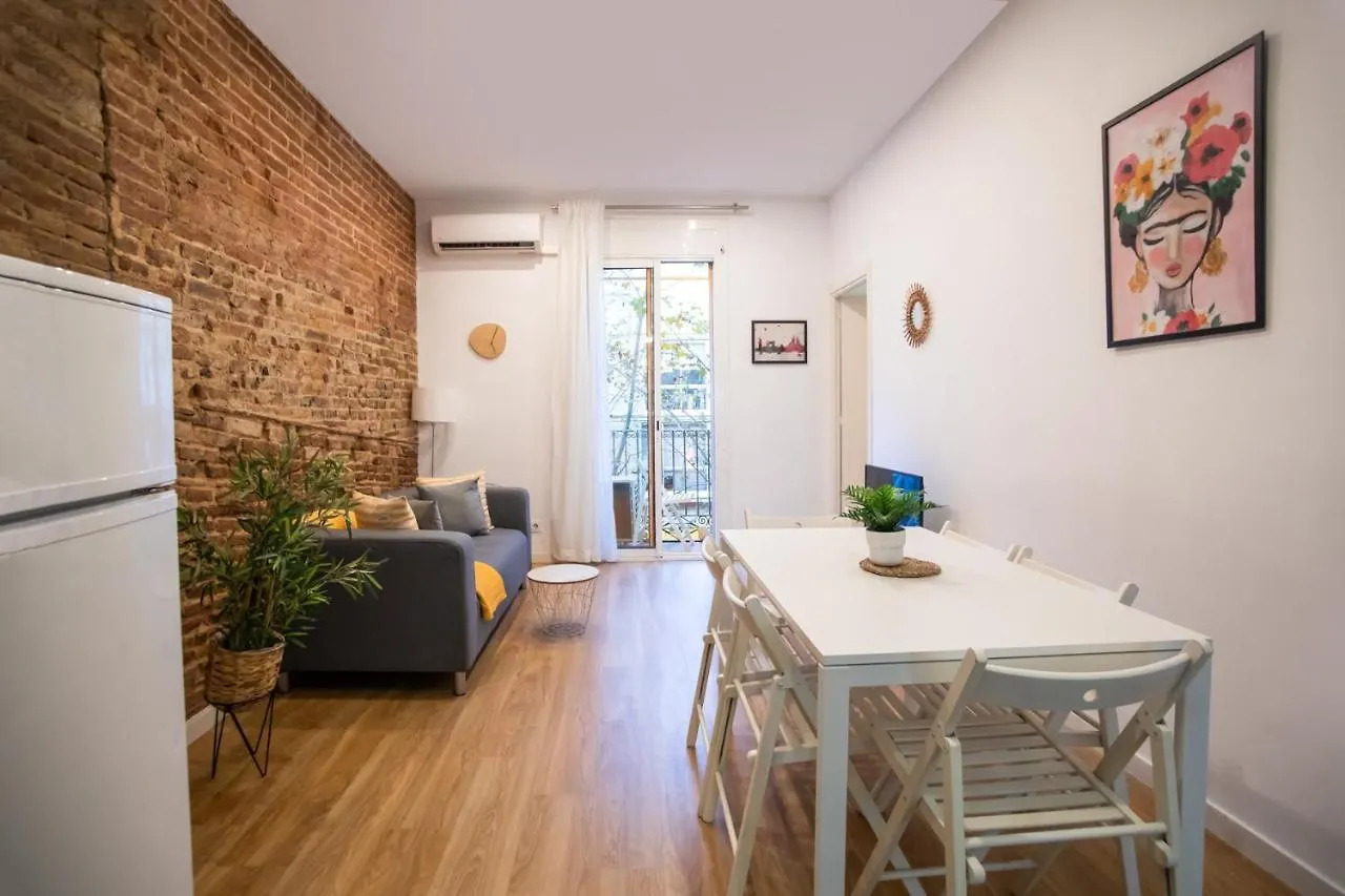 2Sic1033 - Bright Flat Near Sagrada Familia Daire Barselona