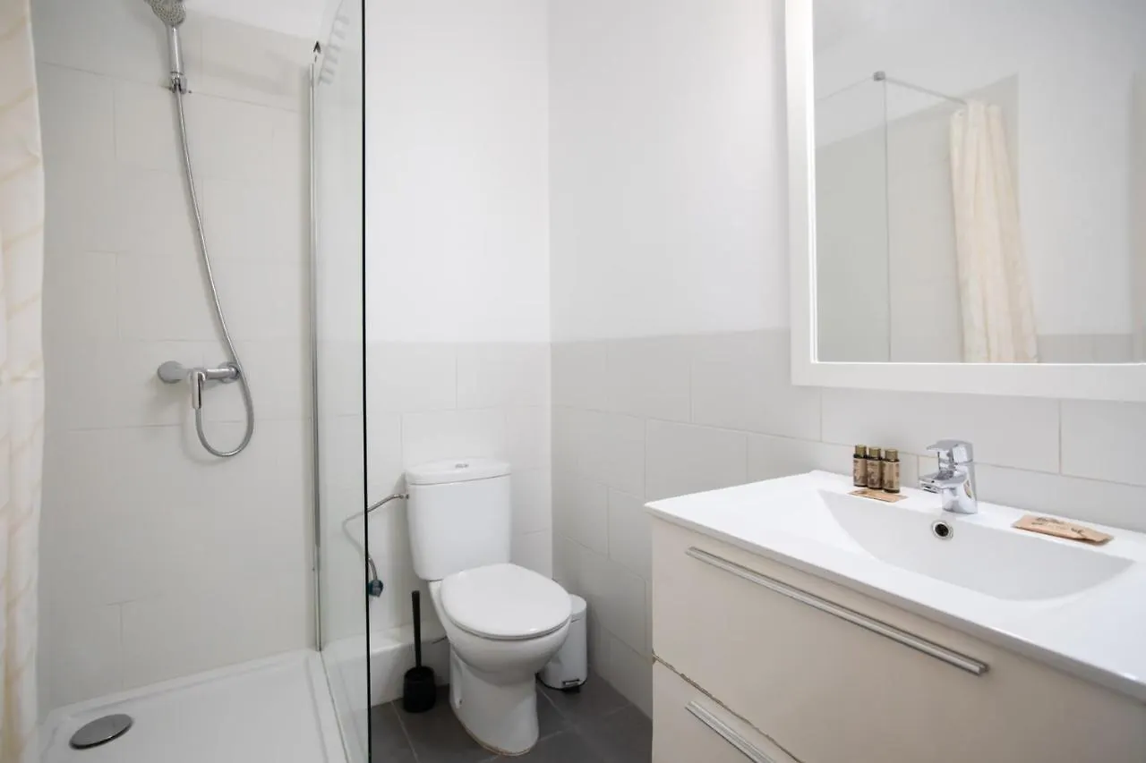 2Sic1033 - Bright Flat Near Sagrada Familia Daire Barselona